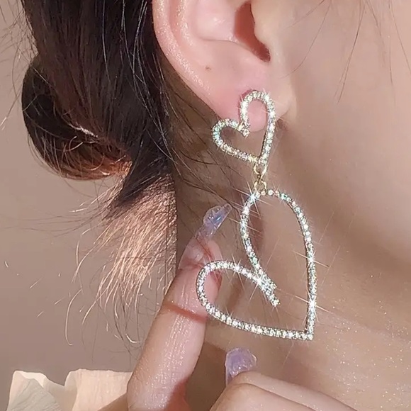 NWOT - Double Rhinestone Heart Earrings - Picture 5 of 6